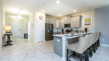 House (Luxury Lake View 8 BR Villa With Game) | Private kitchen | Fridge, microwave, cookware/dishes/utensils