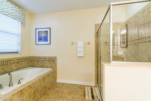 Villa (Champions Gate IHR 4107) | Badezimmer