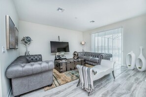 Villa (4795KKC00) | Living room | Flat-screen TV