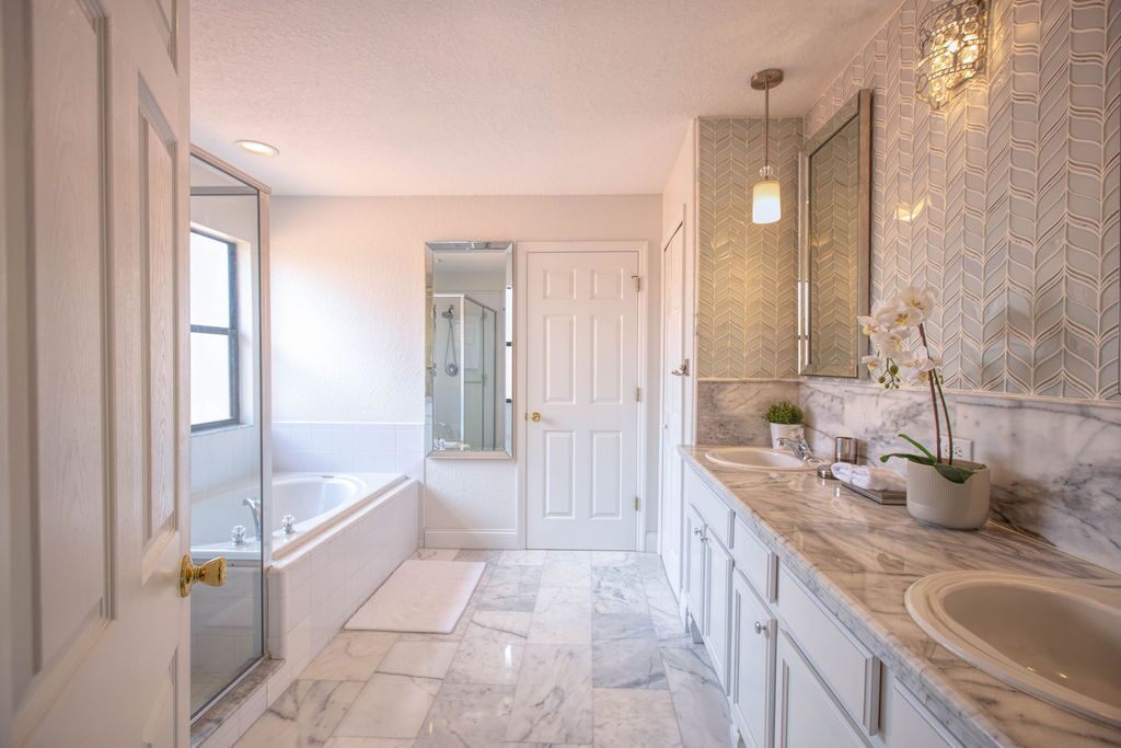 Villa | Bathroom | Towels, soap, shampoo, toilet paper