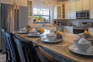 Vila | Dapur pribadi | Lemari es, microwave, dan mesin pencuci piring