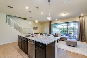 House (4659TERRA) | Private kitchen | Fridge, microwave, coffee/tea maker, toaster - 4659terra (Davenport)