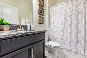 Villa (Storey Lake 5 Bedroom Disney Area) | Bathroom