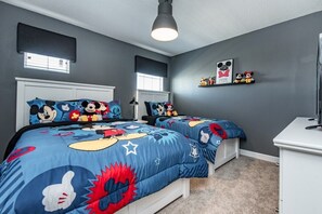 วิลล่า (Storey Lake 5 Bedroom Disney Area) | 5 ห้องนอน, เตารีด/โต๊ะรีดผ้า, Wi-Fi ฟรี, ผ้าปูที่นอน