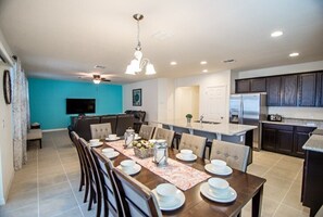 Ferienhaus | Eigene Küche | Kühlschrank, Mikrowelle, Ofen, Geschirrspüler