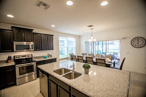 House | Private kitchen | Fridge, microwave, oven, dishwasher