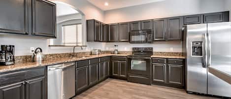 Vila (Emerald Island - IHR 4067) | Dapur pribadi | Lemari es, microwave, dan mesin pencuci piring