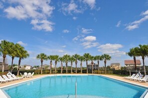 Casa | Piscina | Una piscina al aire libre