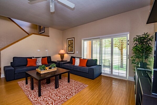 House (Regal Palms IHR 4078) | Living room | Flat-screen TV, stereo