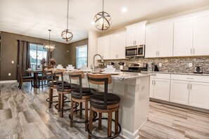 Exterior - 6 Bedroom Villa W Private Pool & Game Room (Davenport)