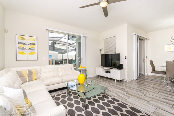 House | Living room | Flat-screen TV