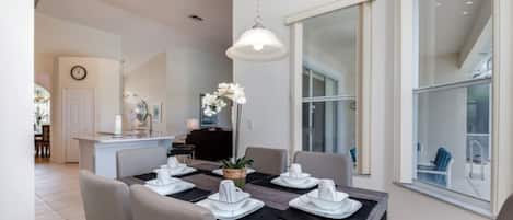 Villa | Dining