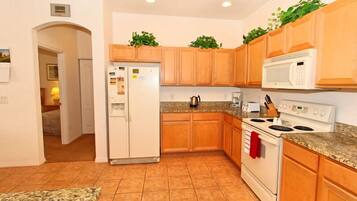 Villa | Private kitchen | Fridge, microwave, cookware/dishes/utensils