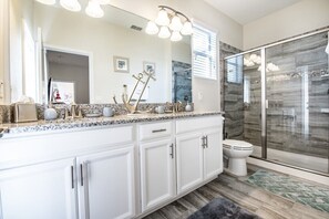 Villa (Brand New 5 bedroom Private Pool Stor) | Bathroom - 5 Bed Storey Lake Villa with Games & Pool (Kissimmee)