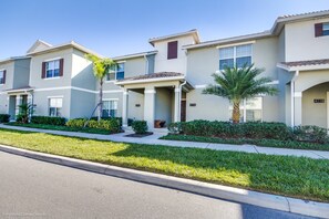 House (4796CTD Amazing Story Lake Town Home ) | Exterior