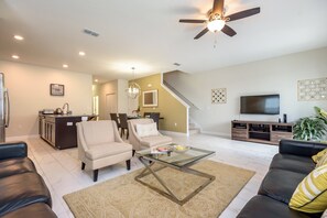 House (3084JD000) | Living room | Flat-screen TV