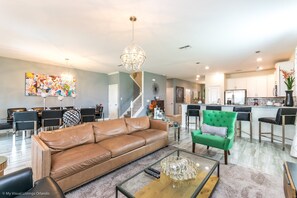 Villa (1314BW00) | Living room | Flat-screen TV, foosball - 1314bw00 (Davenport)