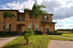 House (3500CAL Stunning Town Home In Regal P) | Exterior