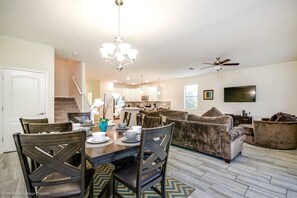 Villa ( 9 Bedroom 5 Bathroom Champions Gate ) | Restaurantes