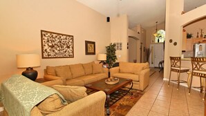 Villa | Woonkamer | Flatscreentelevisie