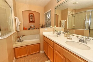 Villa | Bathroom - 1135 Troc (Davenport)