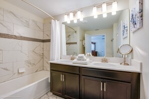 House (8953STING) | Bathroom | Towels