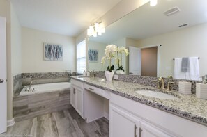 Villa | Bathroom