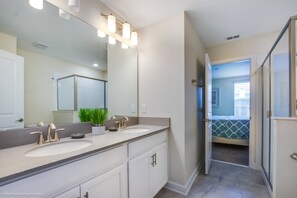 Villa (1576PD Amazing Champions Gate 8 Bedro) | Bathroom