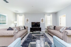 Villa (9012SD Amazing 6 Bedroom 6 Bathroom ) | Living room | Flat-screen TV