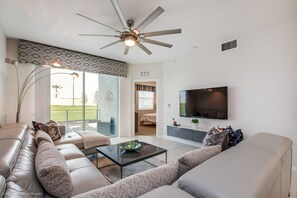 House (4741CT UNIT101  Amazing Story Lake Br) | Exterior