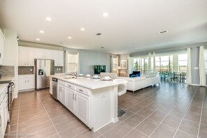 Villa (9063 SUNSHINE) | 9 bedrooms, free WiFi