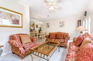 House (734LAM Regal Palms Town Home) | Living room | Flat-screen TV, DVD player - 734lam Regal Palms Town Home (Davenport)