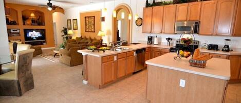 Vila | Cozinha privada | Geladeira, micro-ondas, talheres/pratos/utensílios de cozinha