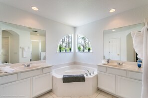 Villa | Bathroom