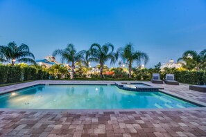 Huvila (221FALLS) | Ulkopuoli