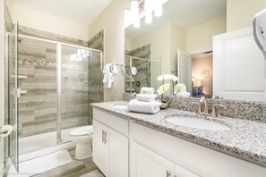 Villa (Champions Gate 8 Bedroom Resort Villa) | Bathroom - Champions Gate 8 Bedroom Resort Villa (Davenport)
