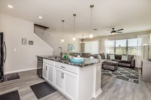 House | Private kitchen | Fridge, microwave, cookware/dishes/utensils