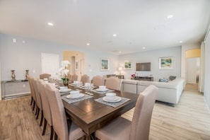 Villa (7000OS00) | Dining