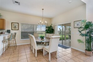 Jääkaappi, mikroaaltouuni