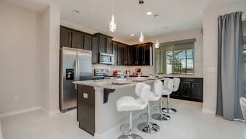 House | Private kitchen | Fridge, microwave, cookware/dishes/utensils