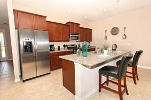 House (4631TD) | Private kitchen | Fridge, microwave, dishwasher, high chair