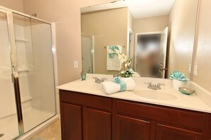 House (4631TD) | Bathroom - Townhome with Pool at Solterra (Davenport)