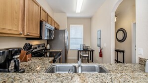 Casa (1104CAL) | Cozinha privada | Geladeira, micro-ondas, cadeirão de bebê
