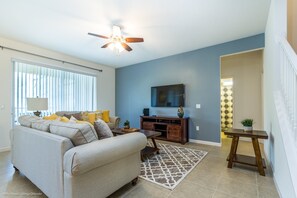 Villa (5244OA Luxury 6 Bedroom 4.Bath  Home ) | Living room