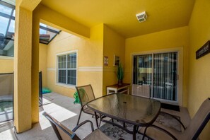 House | Outdoor dining