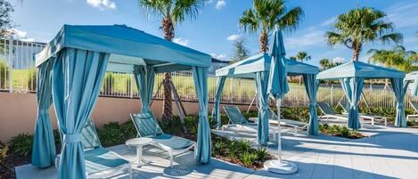 Villa | Piscina | Una piscina al aire libre