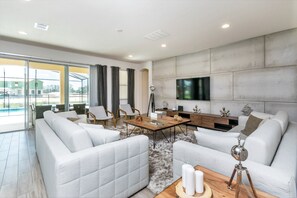 Villa (11 Bedroom 9.5 Bathroom 4792sq Foot V) | Living room