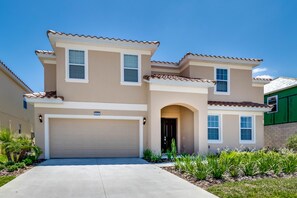 Villa (11 Bedroom 9.5 Bathroom 4792sq Foot V) | Exterior