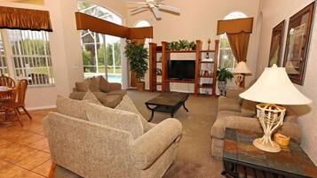 Villa | Living room | Flat-screen TV, DVD player