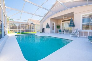 Villa | Zwembad | Een buitenzwembad